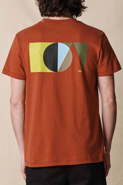 Globe Brand Flag Tee V64D297 Clothing Dark Walnut